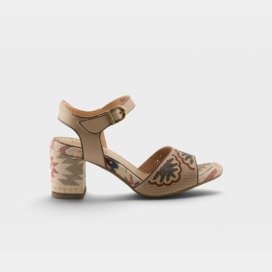 L'ARTISTE SASSYCLASS SANDALS