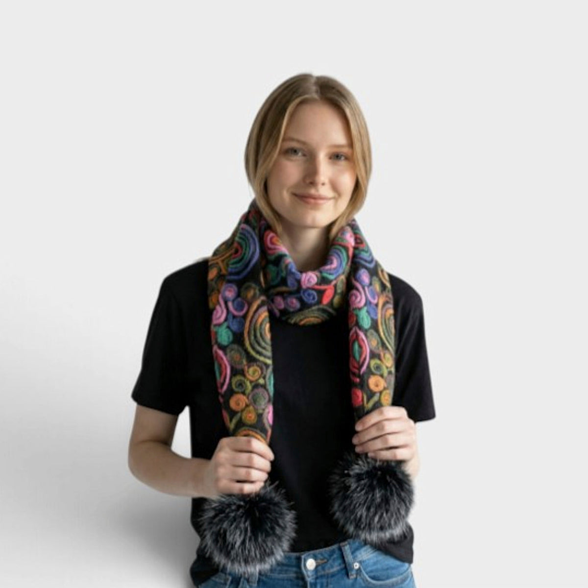 L'ARTISTE POMPOM SCARF