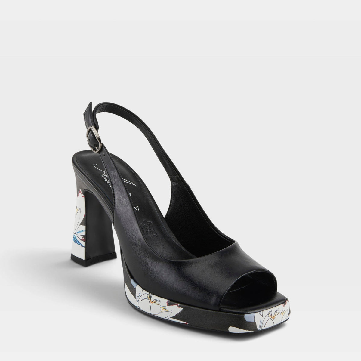 AZURA STATURE SANDALS