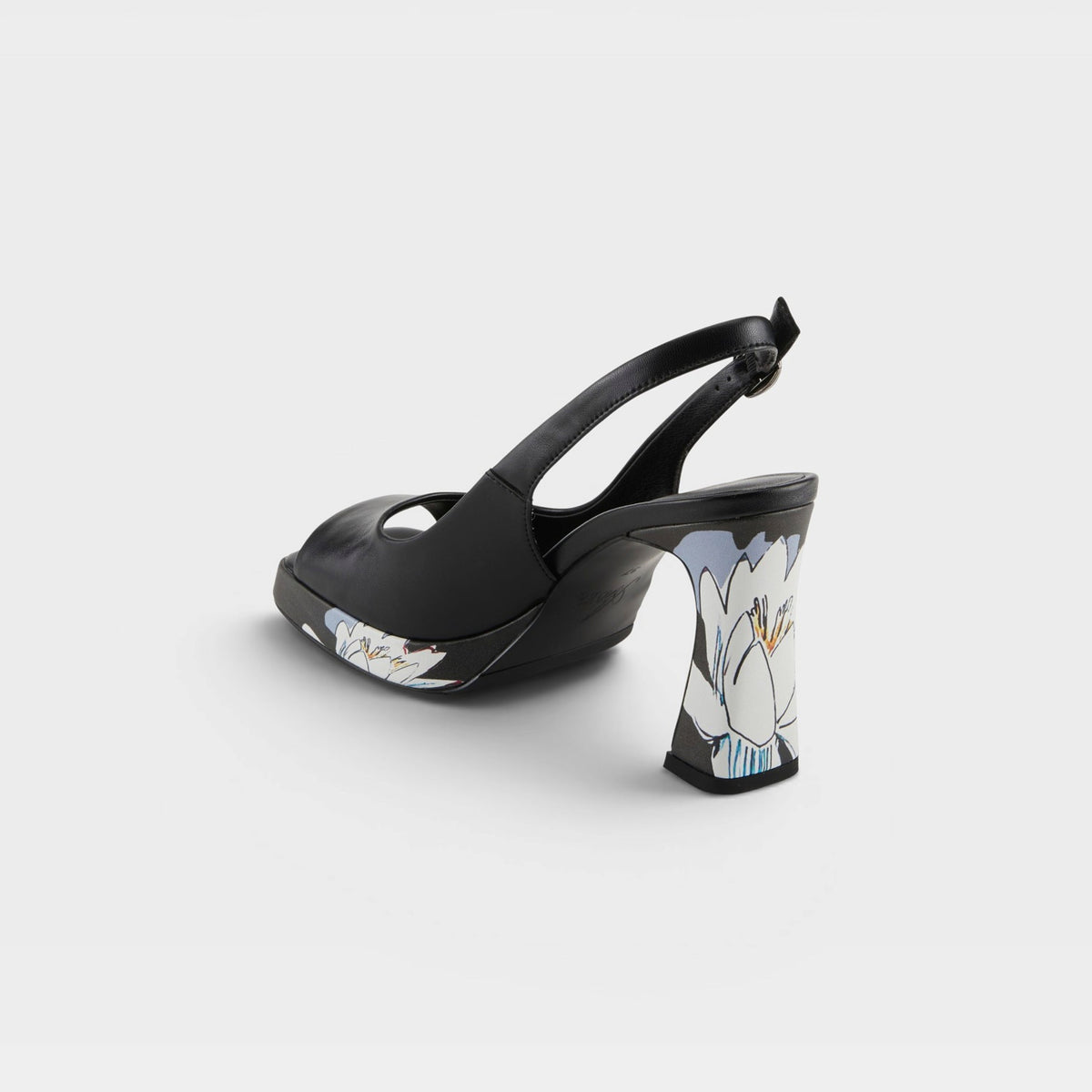 AZURA STATURE SANDALS