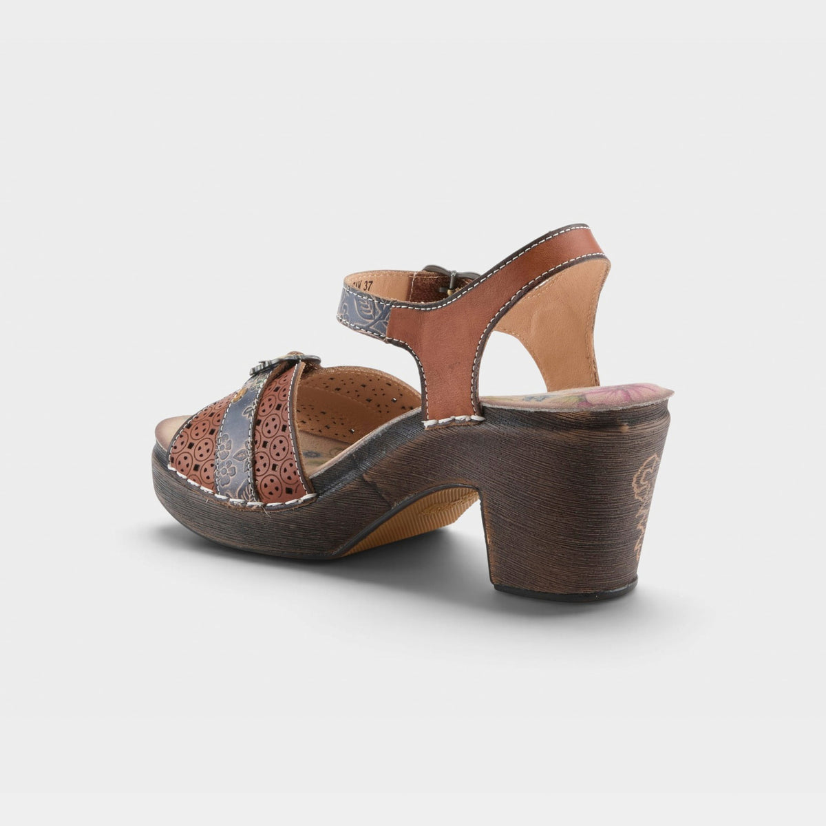 L'ARTISTE UPPERBUCK SANDALS